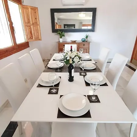 Vila Stunning 5 Bedroom Villa, Sea Views, Private Pool, Estepona, Sleeps Up To 12 Estepona