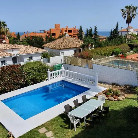 Stunning 5 Bedroom Villa, Sea Views, Private Pool, Estepona, Sleeps Up To 12 *