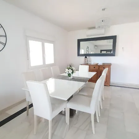 Stunning 5 Bedroom Villa, Sea Views, Private Pool, Estepona, Sleeps Up To 12 Vila Estepona