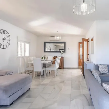 Stunning 5 Bedroom Villa, Sea Views, Private Pool, Estepona, Sleeps Up To 12 Vila *